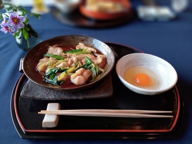 知床鶏と九条葱の陶板すき煮 とまと玉子 山椒_プレミアホテル 中島公園 札幌