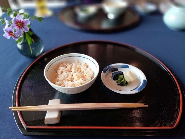 【ご 飯】 鯛の炊き込み飯 生姜 三つ葉 かつお出汁茶漬け 山葵 海苔_プレミアホテル 中島公園 札幌
