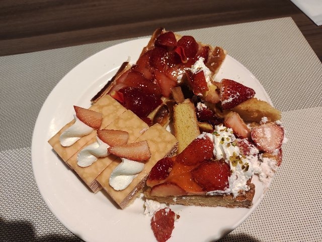 苺タルトも。_サンシャインシティプリンスホテル