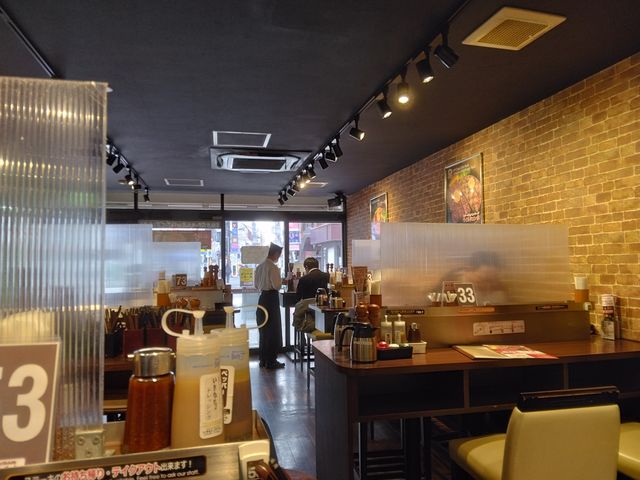 店員さん達はきびきび働いておられます。_いきなりステーキ南行徳店