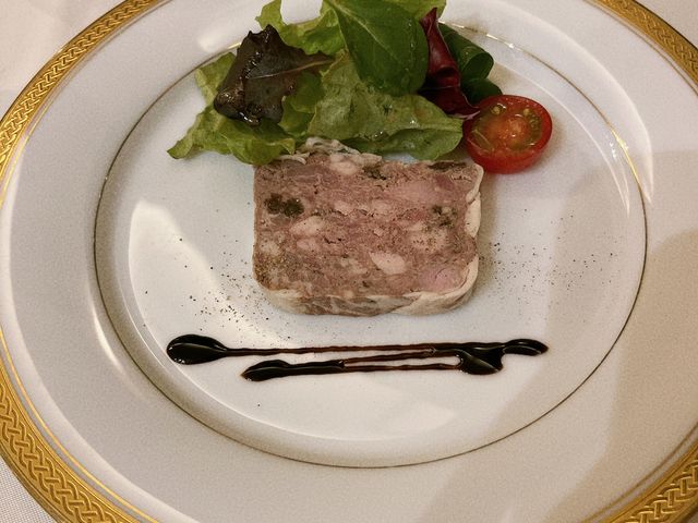 好みが分かれるかとは思いますがワインにも合いまずまずのすたーとでした。_オーベルジュ 音羽倶楽部