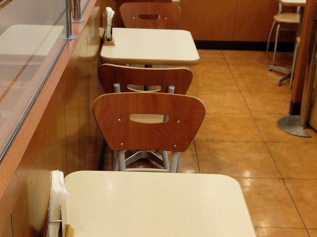 テーブル席_ミスタードーナツ藤枝田沼(Mister Donut)