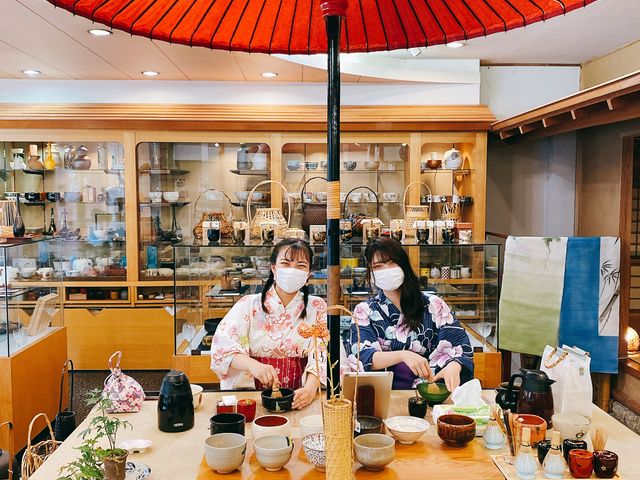 着物で_数寄屋 内藤陶器店