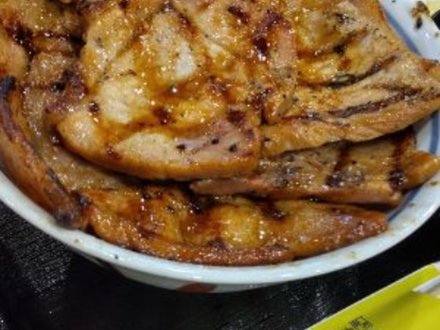 ミックス丼、美味しい豚丼が味わえます。_ぶたいち帯広総本店