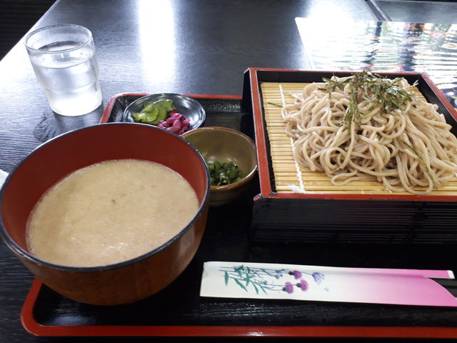 とろろ好きは是非!_自然薯の館