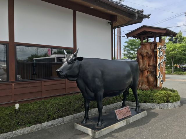 シンボルの和牛像_前沢牛オガタ