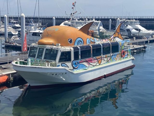 停泊中のいるか号_はるひら丸遊覧船イルカ号