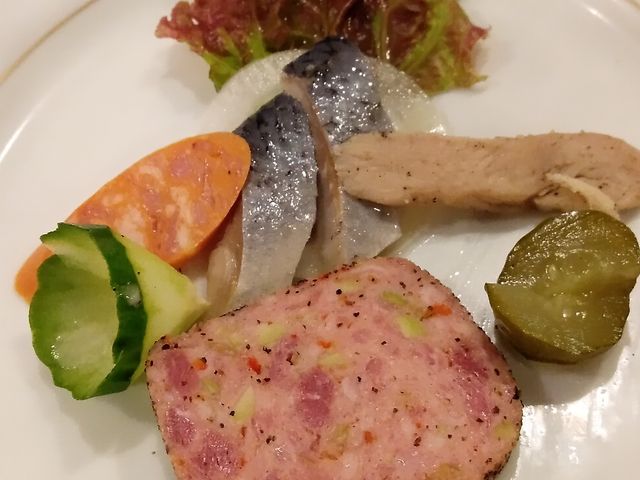 ザクースカ(冷前菜盛り合わせA)_ロシア料理 サモワァール