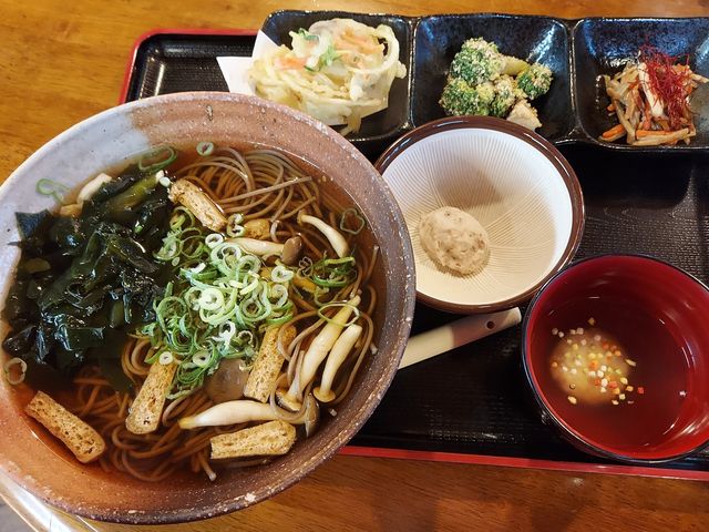 ランチセットは、いろいろな種類ありました_自然薯料理とろりん