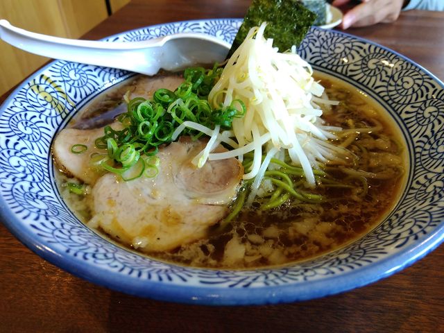 ラーメン中盛りの麺1.5倍。プラス40円で濃い口に出来たんで今回はコレで。_内橋ラーメン
