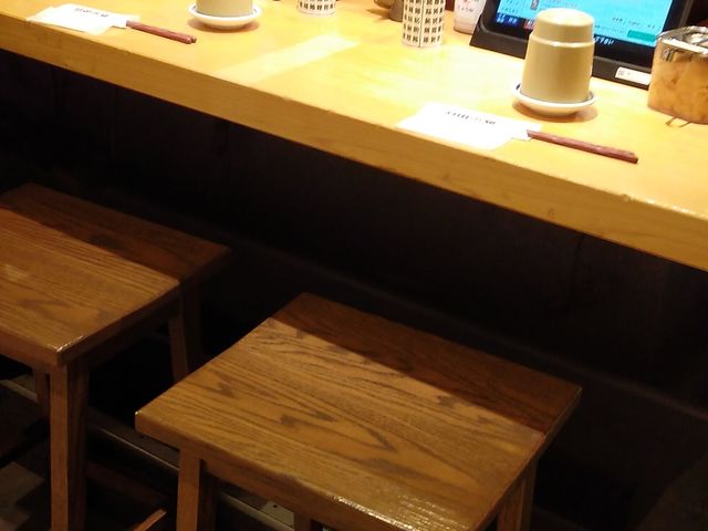 カウンター席_海鮮居酒屋羽田市場 グランスタ東京店
