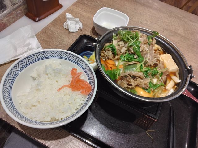 躰がとても温まる、おいしい「牛すき鍋膳」です。_吉野家仙台駅東口店