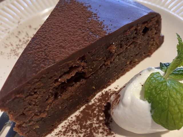 オレンジのチョコレートケーキ_本町一丁目カフェ