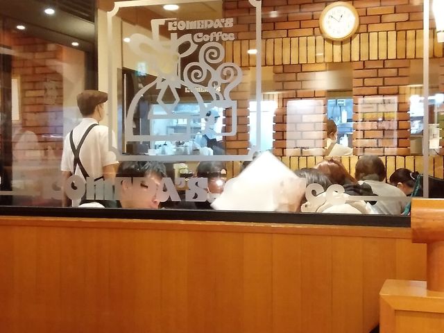 店内_コメダ珈琲店 エスカ店