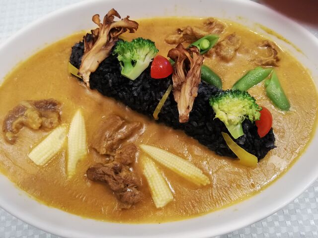 牛すじLRTカレー竹炭ライス_宇都宮東武ホテルグランデ