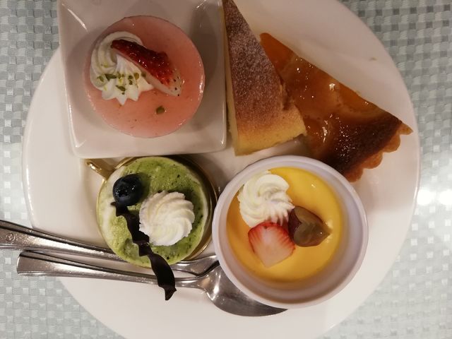 ケーキは他にもチョコケーキ等、沢山の種類があります_宇都宮東武ホテルグランデ
