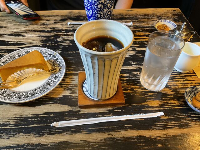水出しコーヒー と カボチャのケーキ_コロポックル