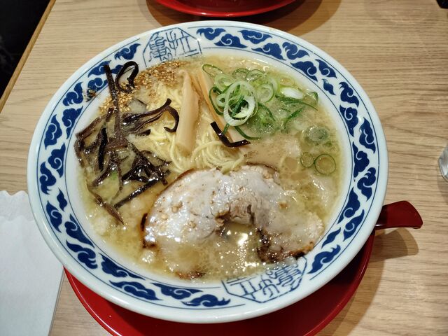 醤油とんこつらーめん_九州らーめん亀王 JR新大阪駅店