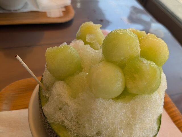 大きなメロンのかき氷、贅沢で美味しかったです!_恵那川上屋・本社恵那峡店