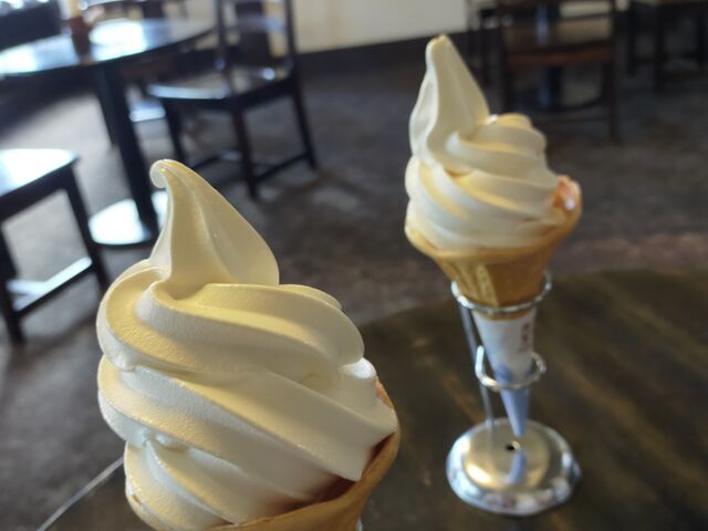 喫茶室で食べたソフトクリーム_八ヶ岳高原ヒュッテ
