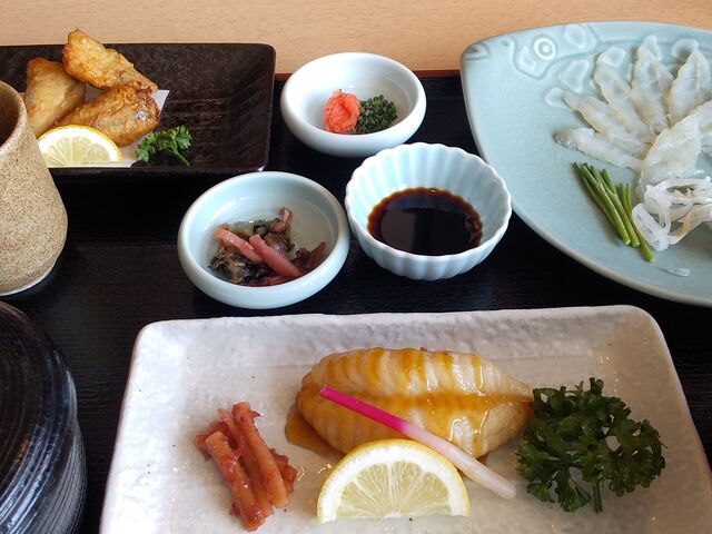 ふくの関 カモンワーフ店