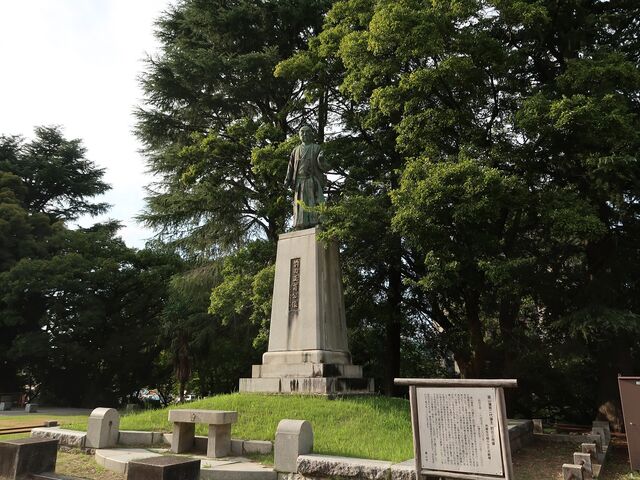 ひでちゃんさんの前田正甫の銅像の投稿写真1