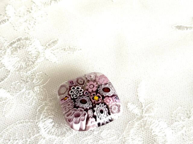 帯留めを作りました。落ち着いたピンクで大人っぽく仕上げました。着物でのお出かけが楽しみになりました。_アトリエ HeartGarden