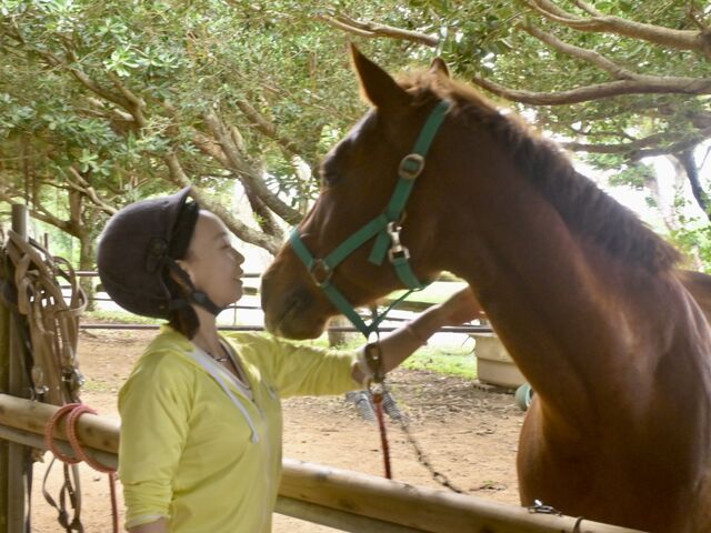乗馬を終えて、絆が深まった仲良しショット_おきなわ乗馬倶楽部