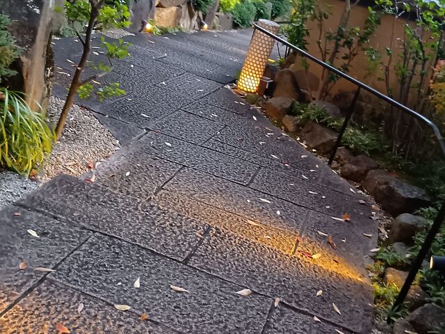 入口までの道_とうふ屋うかい 東京芝店