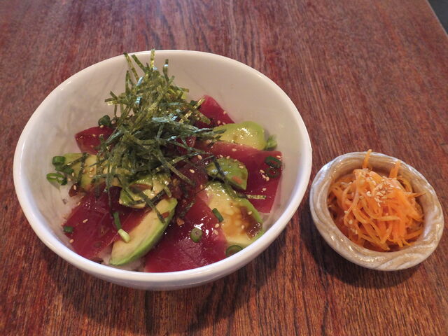 まぐろアボカト丼_しまカフェ 江のまる