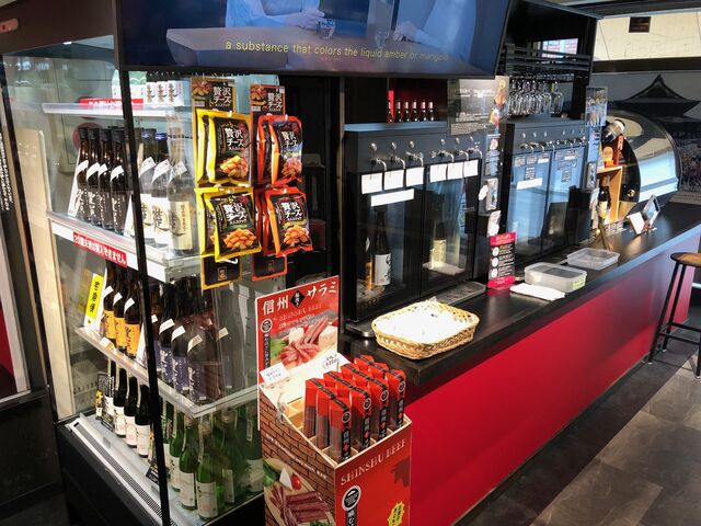 日本酒は利き酒用盃3杯で500円。長野の希少酒”幻舞”や純米大吟醸も飲めて酒好きには必見の店。_滝屋本店