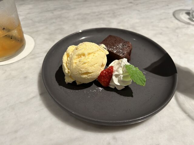 チョコレートケーキ_スラッシュカフェアンドバー 川崎(slash cafe & bar 川崎)