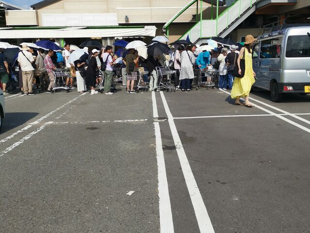 人いっぱい_JA紀の里 めっけもん広場