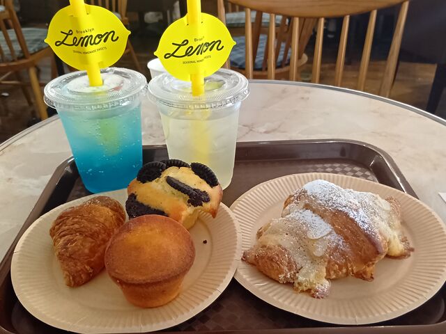 パンとレモネード_カフェ・シェ・マディ イクスピアリ店