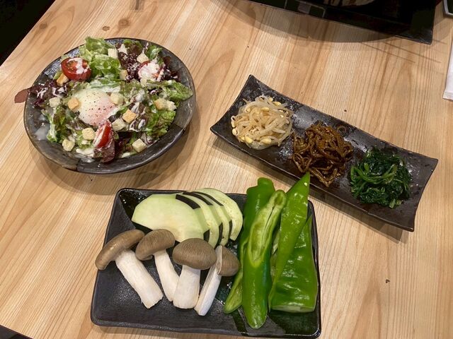 サラダなどもよかった!_京の虎牛