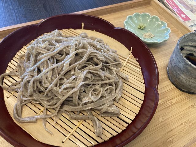 たまに出てくる切れていない太い麺も美味しいし笑えて楽しかったです!_そば打ち 楽土