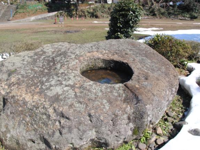 岩井廃寺塔跡(鬼の碗)の写真1