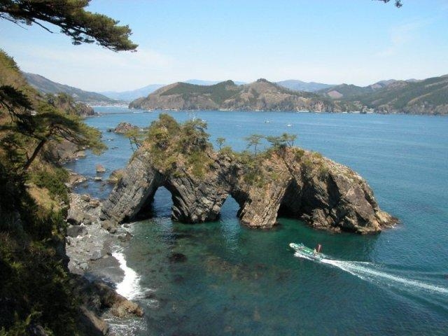 碁石海岸穴通船の写真1