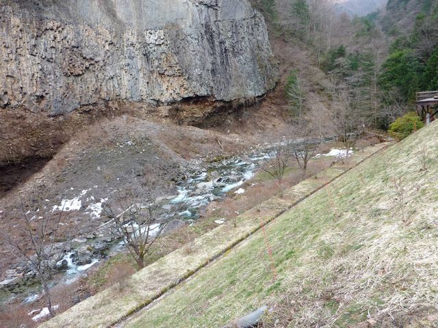 日本一の溶岩流「巖立」と滝めぐりコース