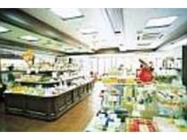 世界のチョコが豊富に揃う楽しい店内_世界のチョコレート 一番舘