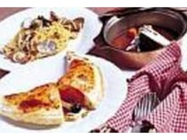 ピッツア、パスタの他ビーフシチューが人気_ピッコロと西洋軒