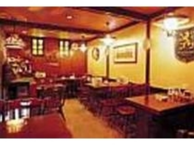 店内はドイツ本国のパブそのままの雰囲気_G・G・C