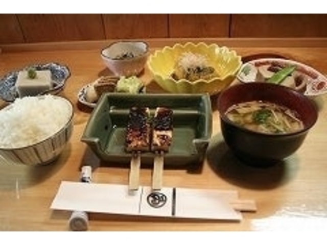 とうふ料理 まるゐ 浅間温泉本店の写真1