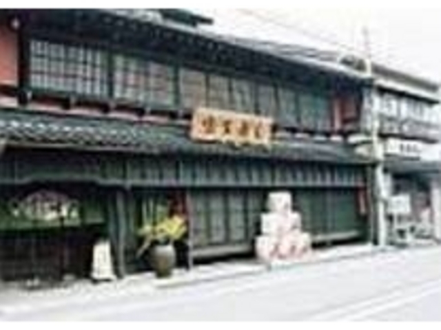 港近くのすし屋の店舗はかつての町家の建物_宝生寿し