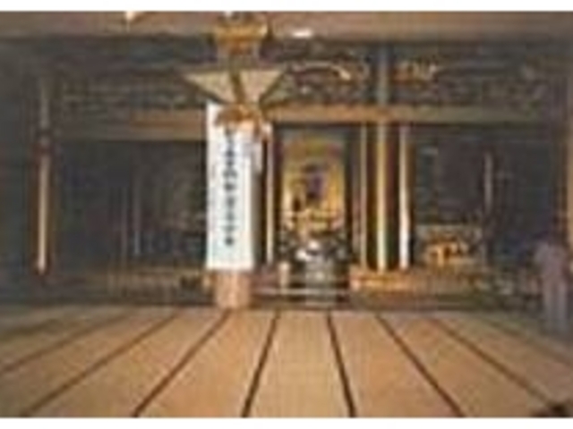 広い本堂では大掛かりな法要も行われる_金沢東別院