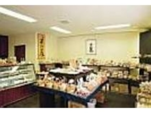 和・洋、多種類のお菓子がズラリと並ぶ_お菓子処木村屋 駅通り本店