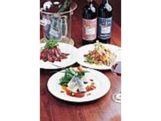オリジナルカクテルと好相性の無国籍料理_レストラン&バー radio