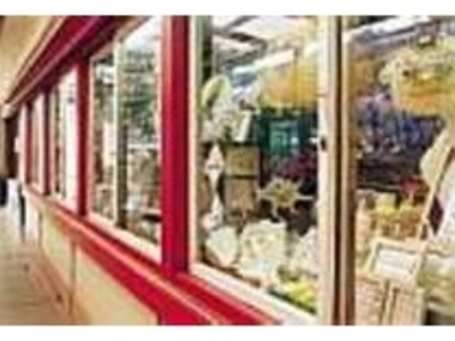 貝で作った小物などのお土産品もある_世界の貝博物館