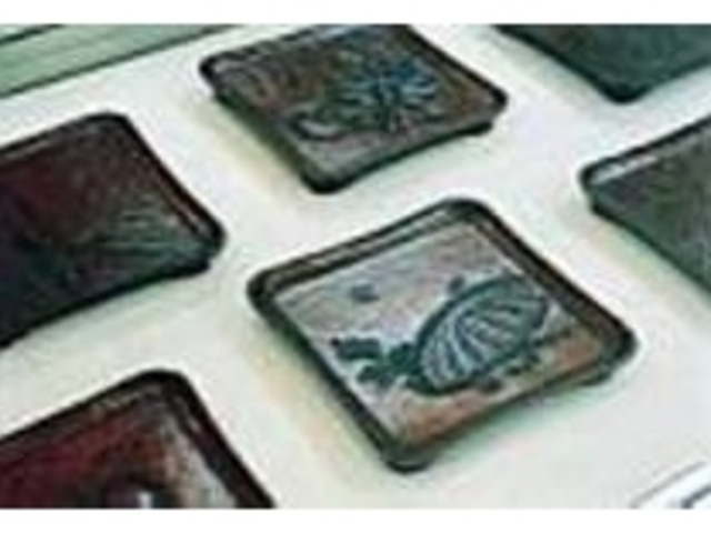 現代のものとは異なる表情を見せる展示品_鎌倉彫資料館