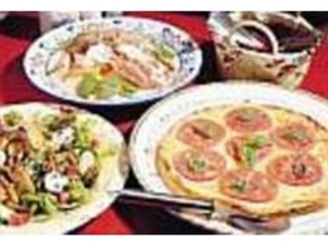 いろいろ木の子の温製サラダ(手前左)ほか_カンデラおばさんのパスタ小屋